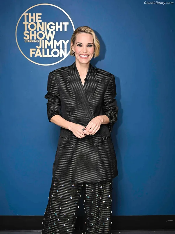Leslie Bibb photo 5 of 101
