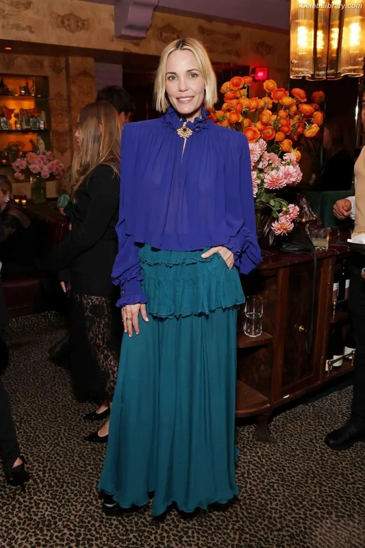 Leslie Bibb photo 1 of 101