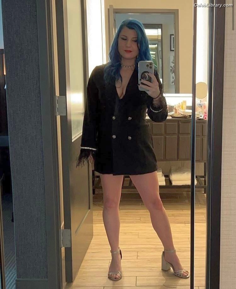 Leva Bates photo 2 of 103