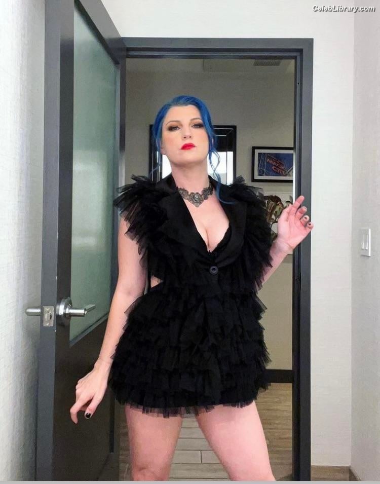 Leva Bates photo 5 of 103