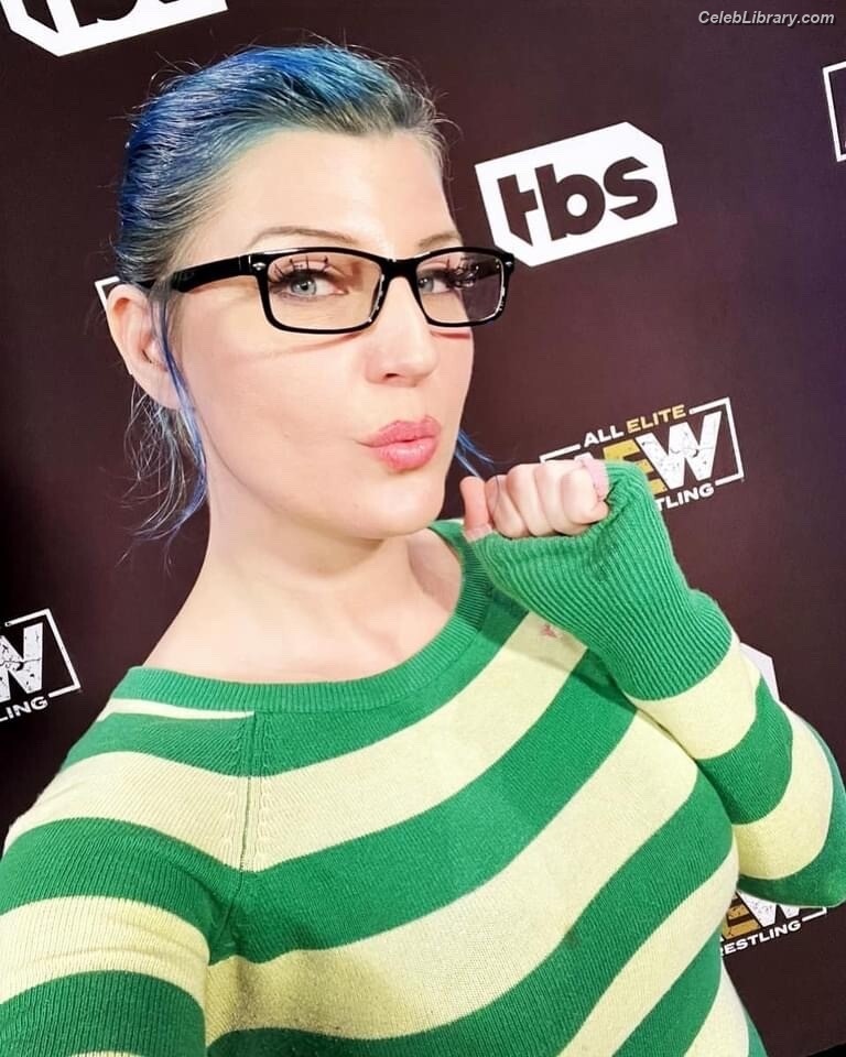 Leva Bates photo 14 of 103