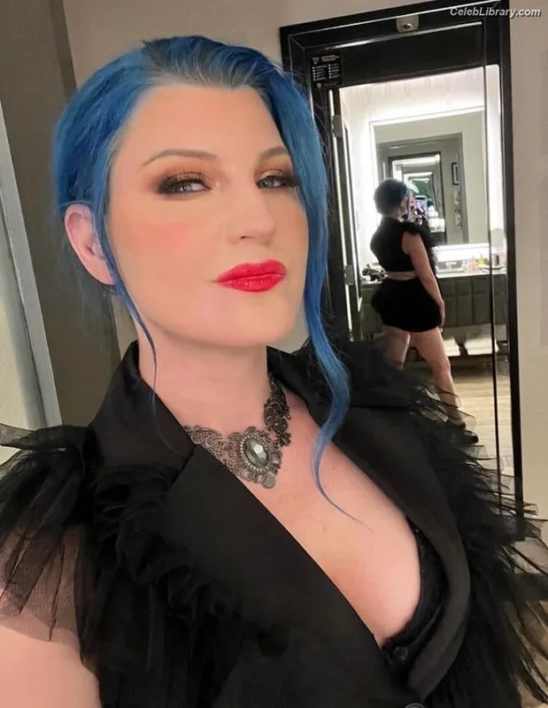 Leva Bates photo 6 of 103