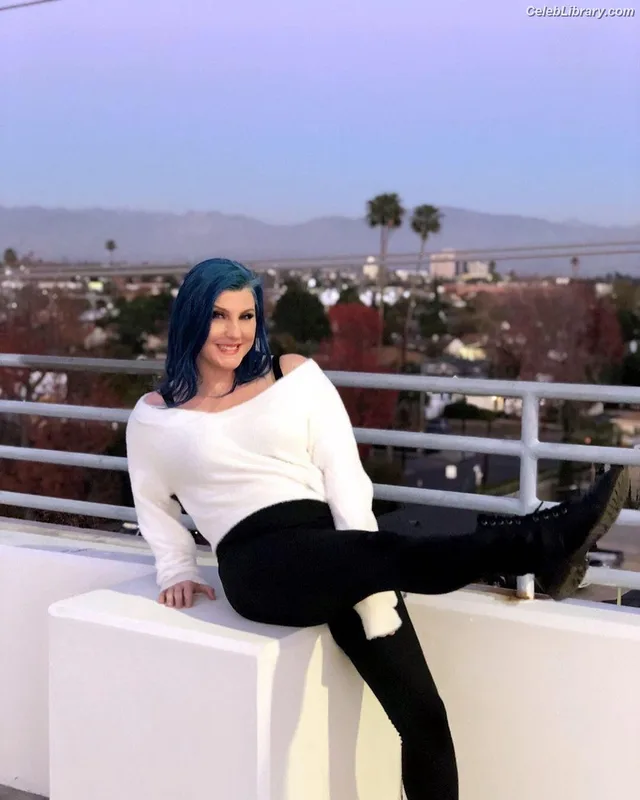 Leva Bates photo 17 of 103