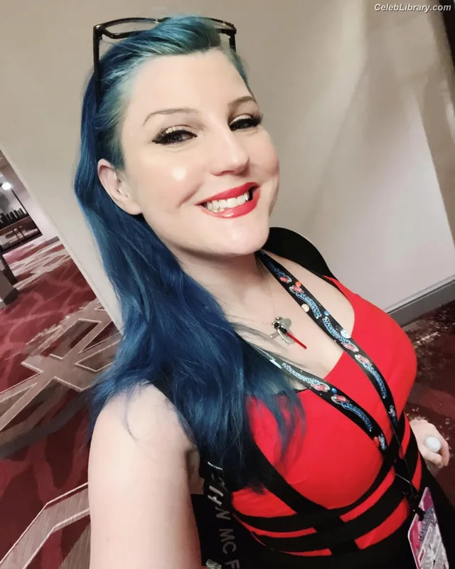 Leva Bates photo 18 of 103