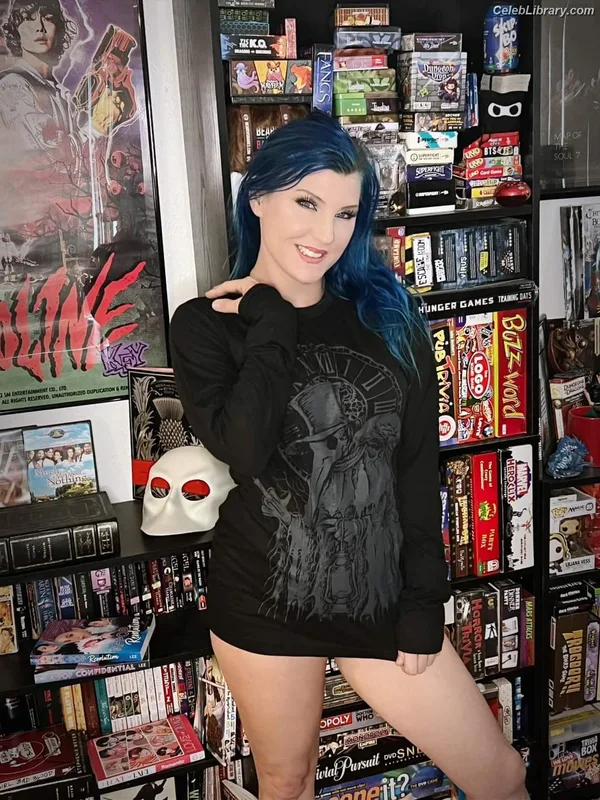 Leva Bates photo 13 of 103