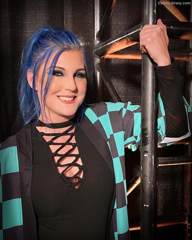 Leva Bates photo 17 of 103