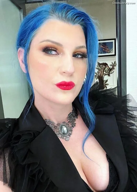 Leva Bates photo 19 of 103