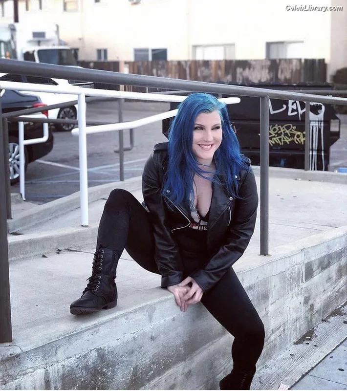 Leva Bates photo 6 of 103
