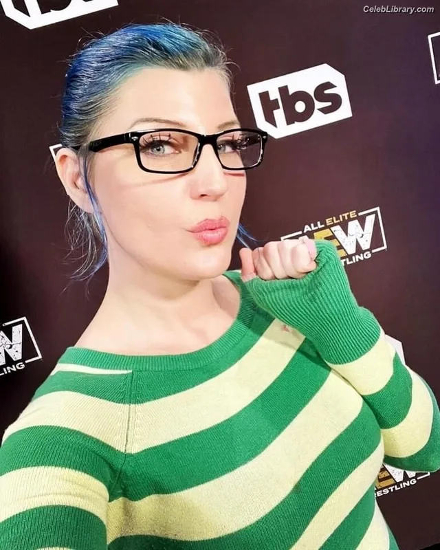 Leva Bates photo 14 of 103
