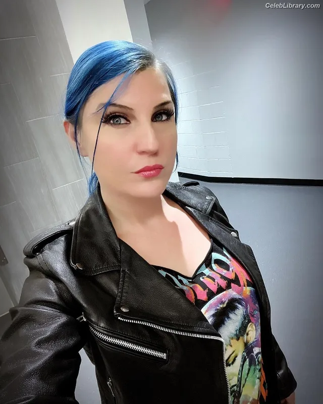Leva Bates photo 18 of 103