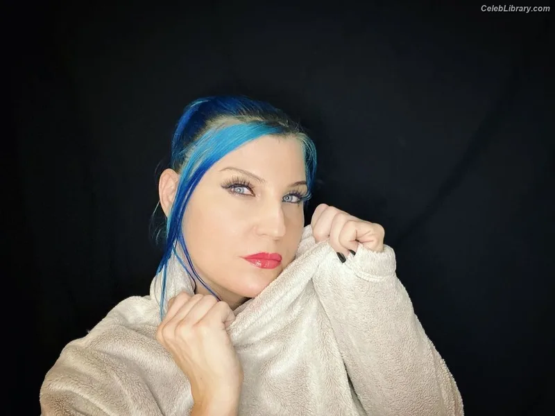 Leva Bates photo 23 of 103