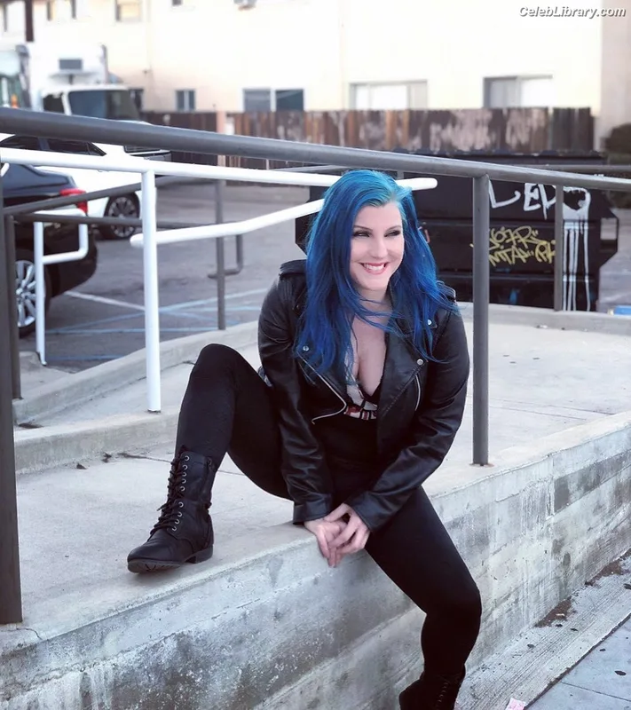 Leva Bates photo 24 of 103