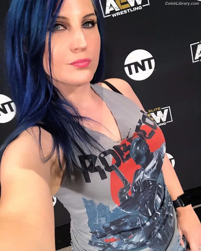 Leva Bates photo 5 of 103