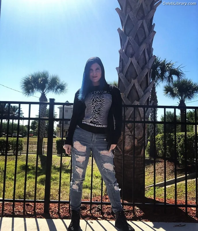 Leva Bates photo 14 of 103
