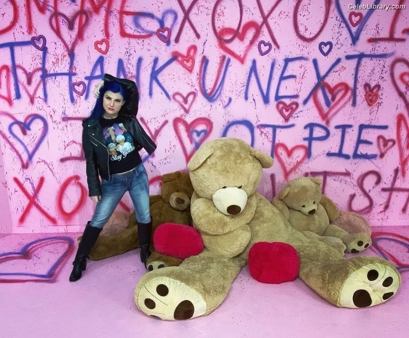 Leva Bates photo 16 of 103