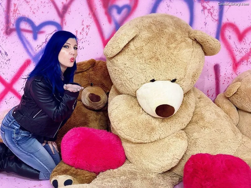 Leva Bates photo 17 of 103