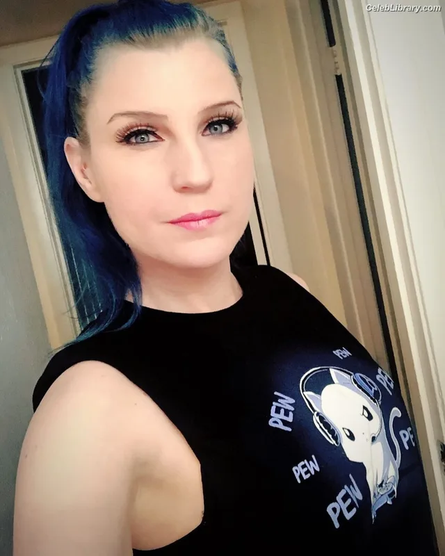 Leva Bates photo 21 of 103