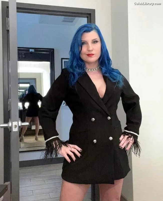 Leva Bates photo 24 of 103
