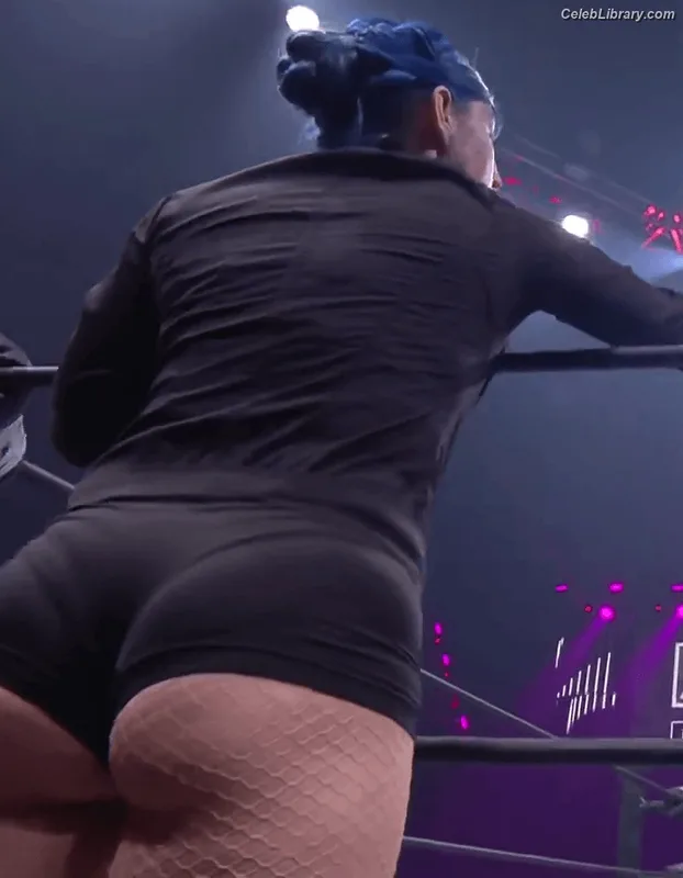 Leva Bates photo 4 of 103