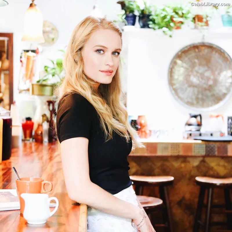 Leven Rambin photo 7 of 215
