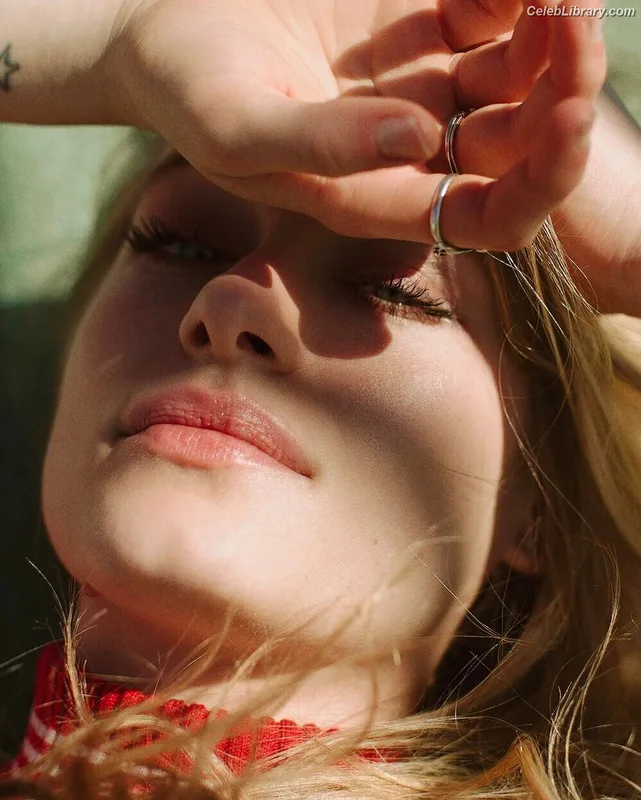 Leven Rambin photo 9 of 215