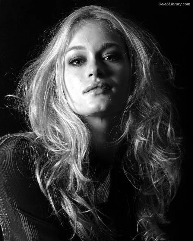 Leven Rambin photo 10 of 215