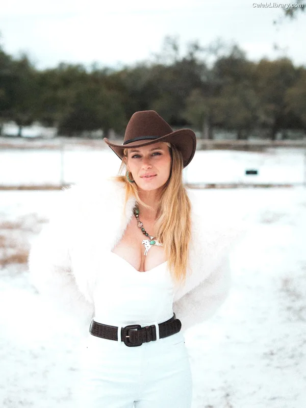 Leven Rambin photo 2 of 215