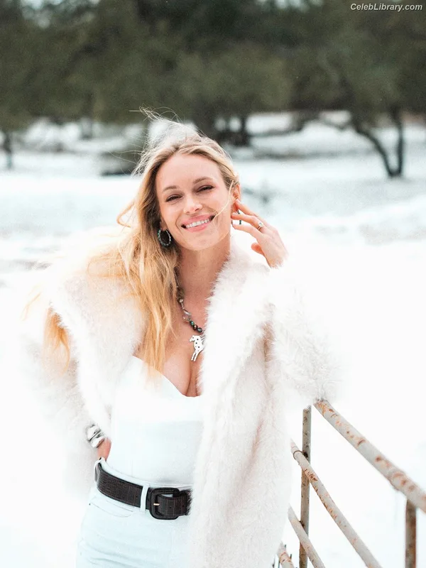 Leven Rambin photo 5 of 215