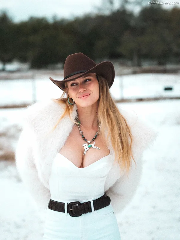 Leven Rambin photo 6 of 215