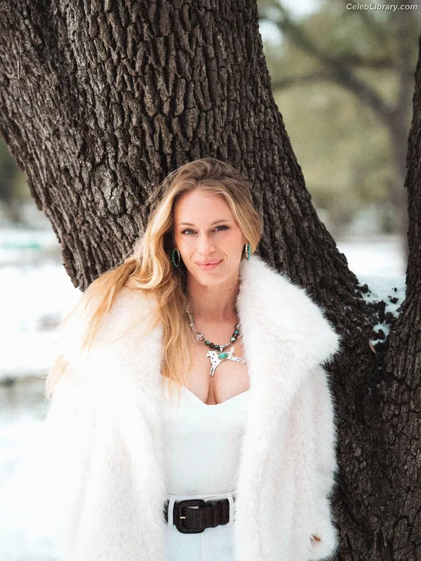 Leven Rambin photo 7 of 215