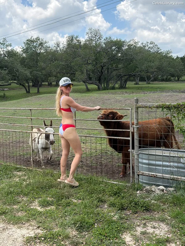 Leven Rambin photo 17 of 215