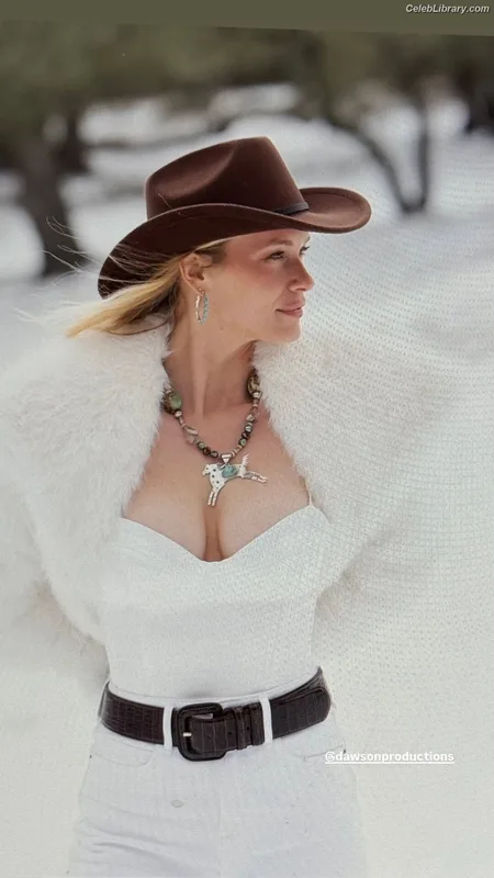 Leven Rambin photo 7 of 215