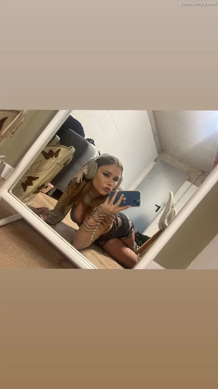 Lexee Smith photo 16 of 549