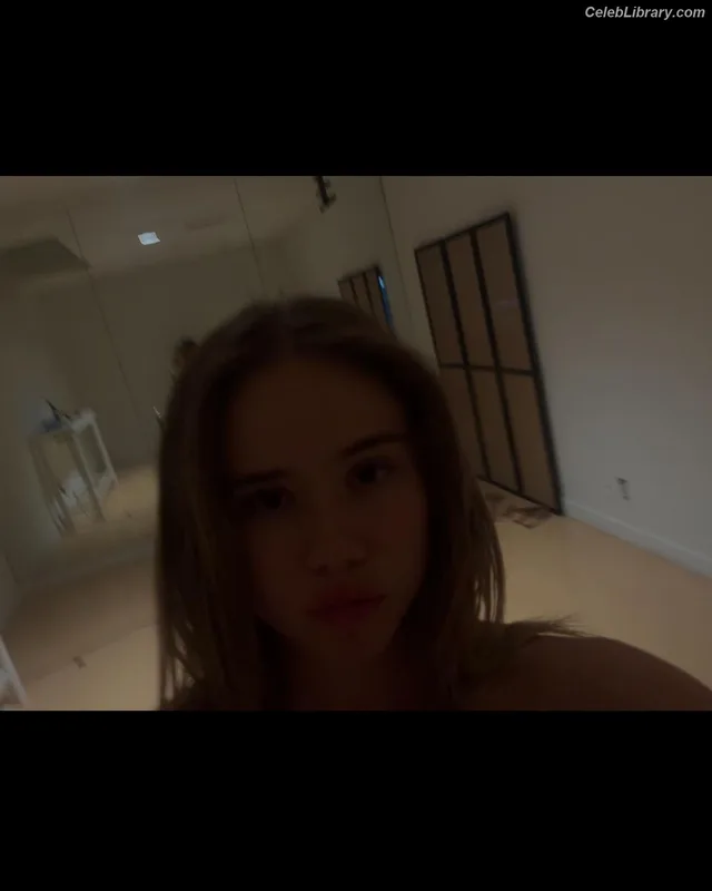 Lexee Smith photo 1 of 549