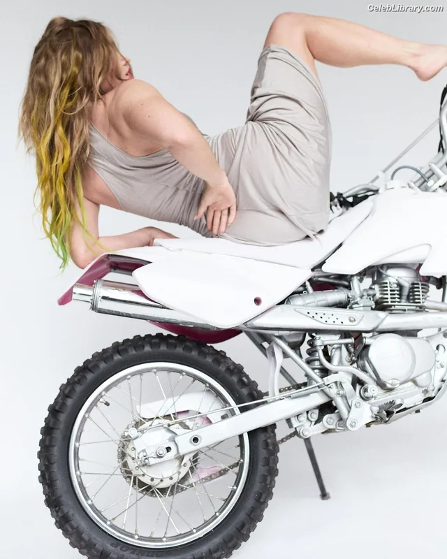 Lexee Smith photo 17 of 549