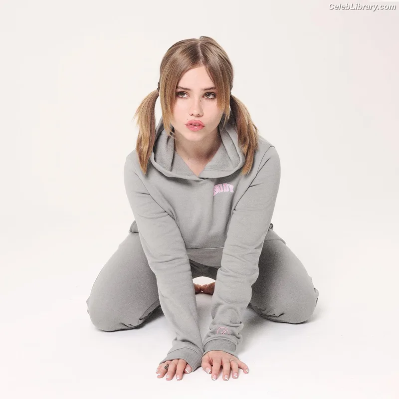 Lexee Smith photo 7 of 549