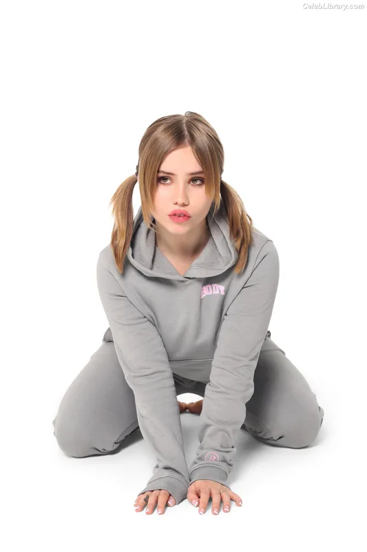 Lexee Smith photo 10 of 549