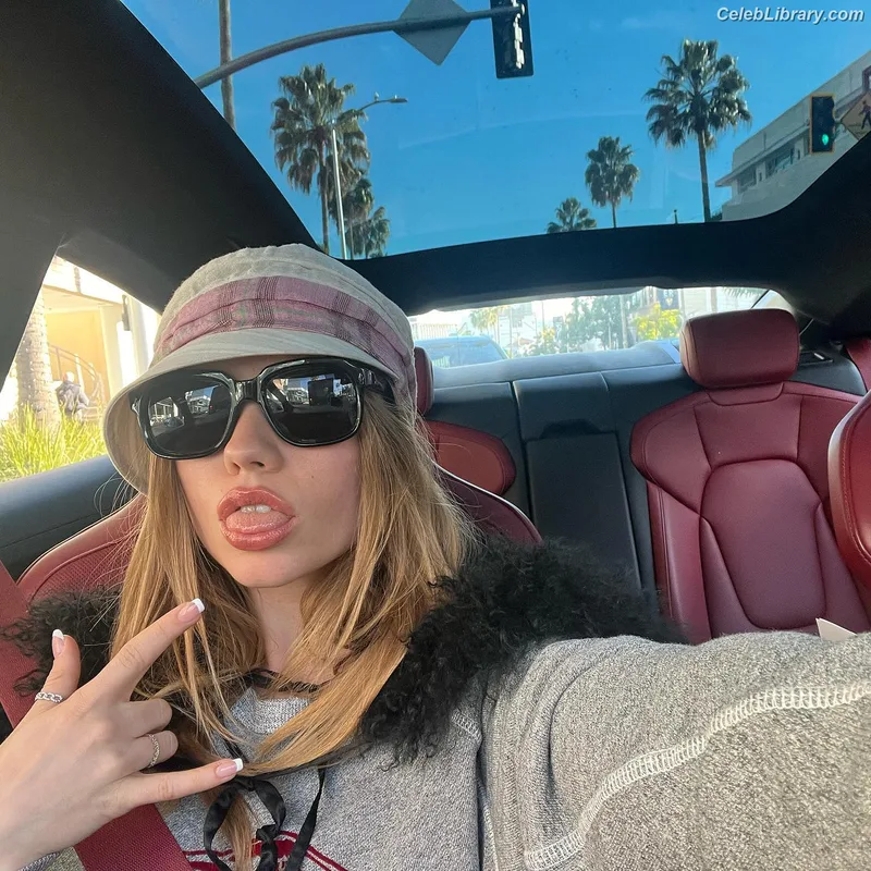 Lexee Smith photo 15 of 549