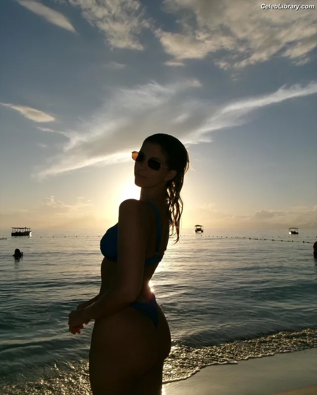 Lexi DiBenedetto photo 16 of 95