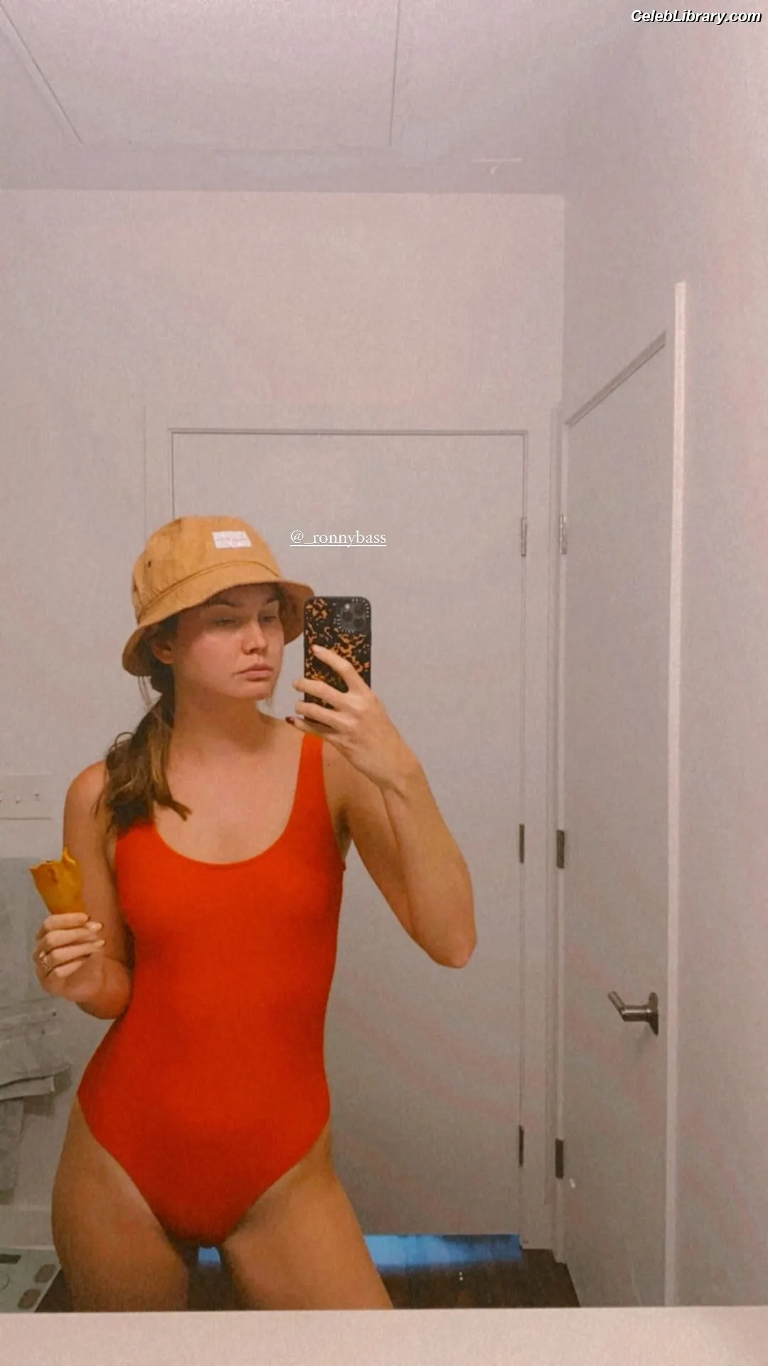 Liana Liberato photo 9 of 197