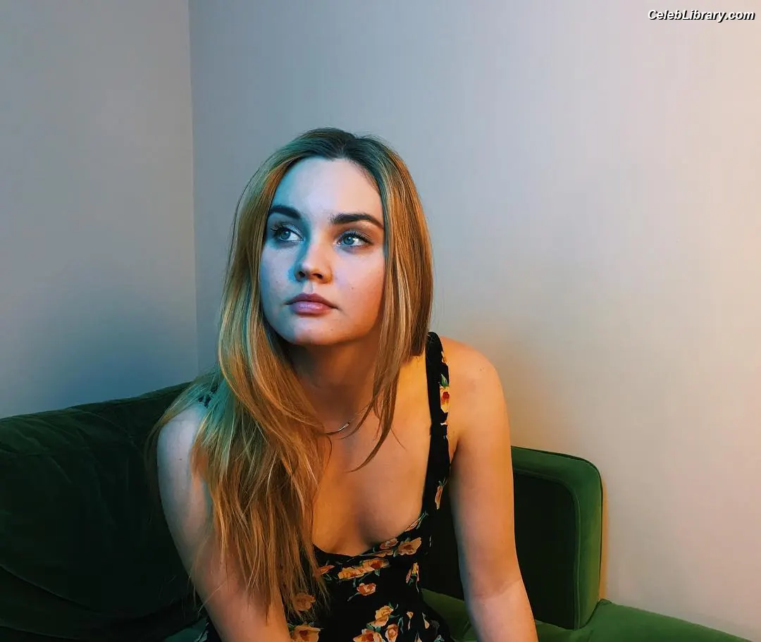 Liana Liberato photo 7 of 197