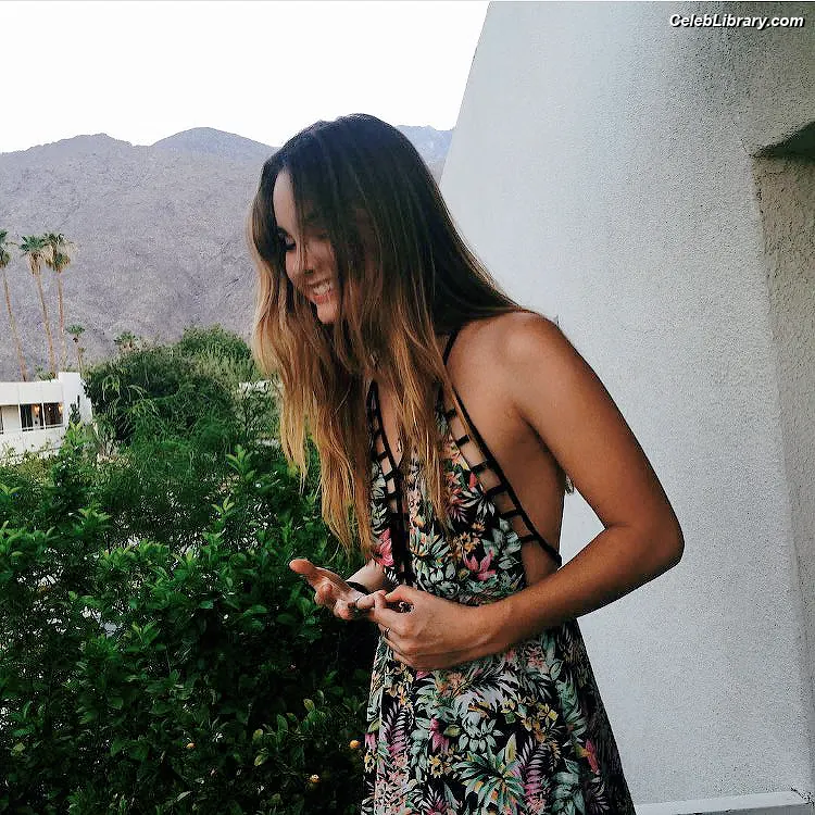 Liana Liberato photo 2 of 197