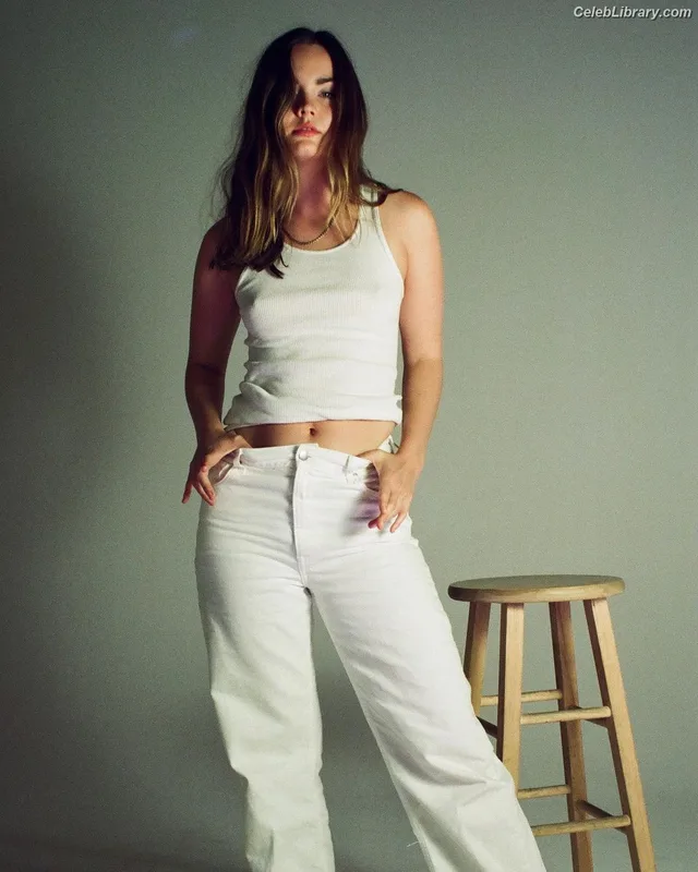 Liana Liberato photo 2 of 198