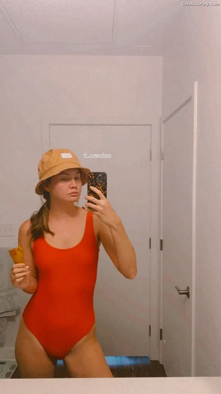 Liana Liberato photo 9 of 198