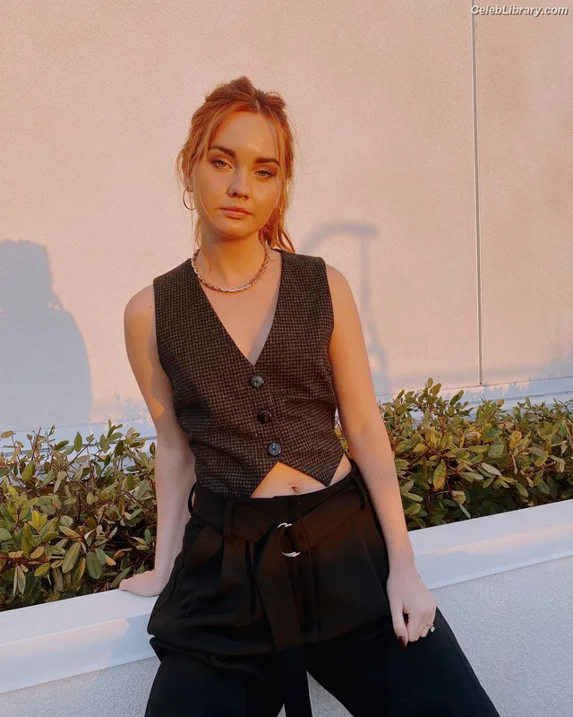 Liana Liberato photo 3 of 198