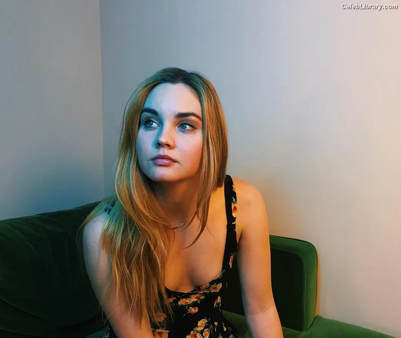 Liana Liberato photo 7 of 198