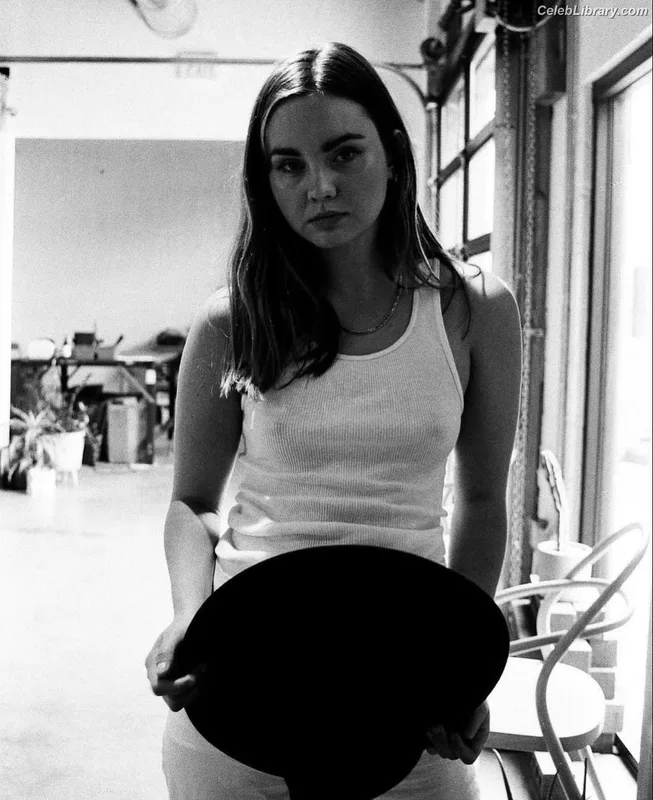 Liana Liberato photo 3 of 198