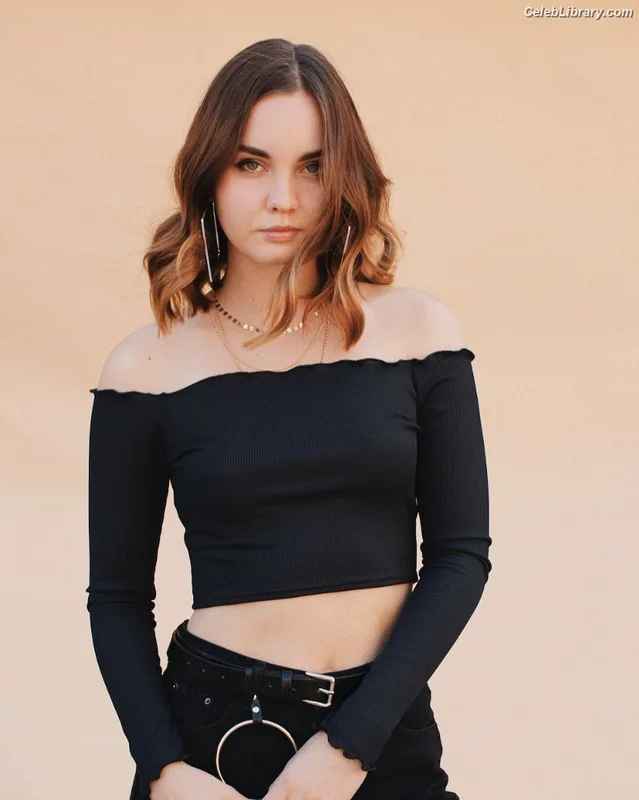 Liana Liberato photo 8 of 198