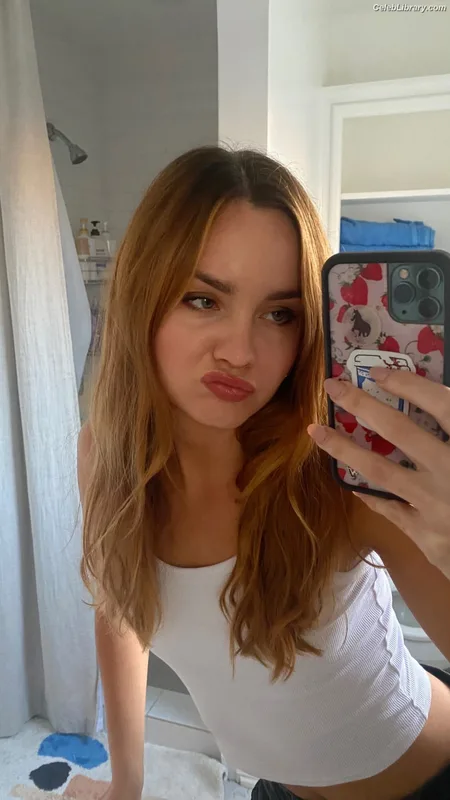 Liana Liberato photo 16 of 198