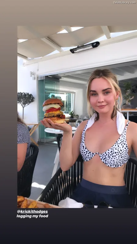 Liana Liberato photo 5 of 198
